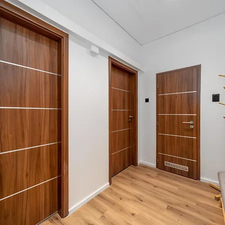 Spacious Flat Near Center Praag