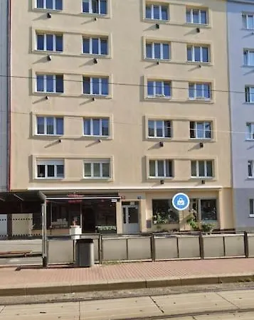Spacious Flat Near Center Πράγα