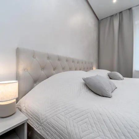 Spacious Flat Near Center Διαμέρισμα *